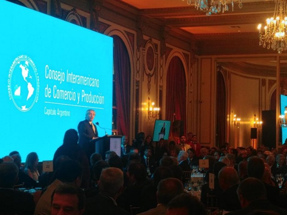 “Frenamos el colectivo al borde del precipicio”, dijo Alberto Fernández