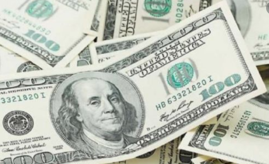 El dólar blue trepó a los  y el riesgo país llegó a 4.040 puntos