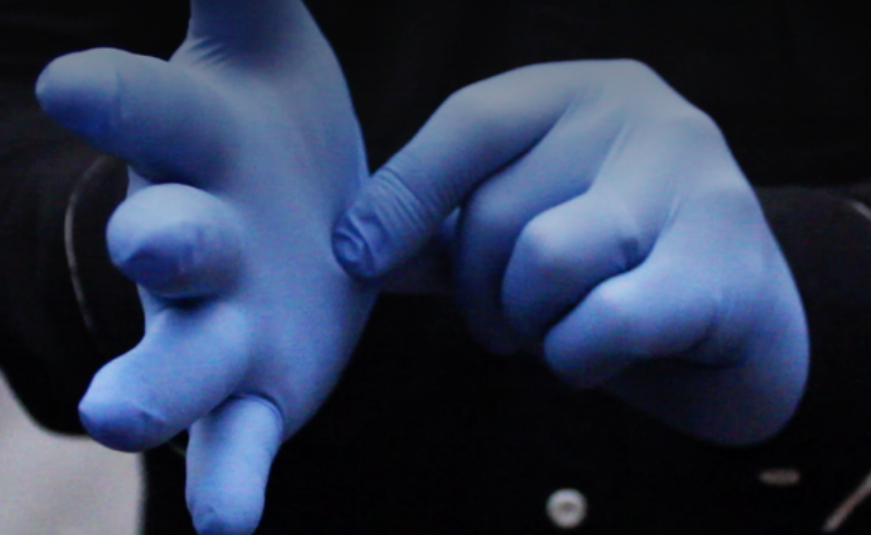 Cómo quitarse los guantes de látex para evitar el contagio del coronavirus