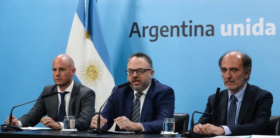 Coronavirus: anuncian una canasta básica de 2 mil productos