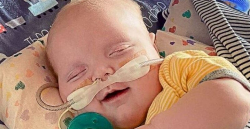 Un bebé sonrió por primera vez luego de dos operaciones a corazón abierto