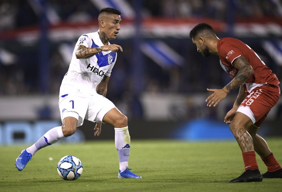 Vélez superó a Argentinos y quedó debajo de River y Boca
