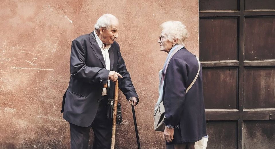 Revelaron el secreto biológico por el cual las mujeres viven más que los hombres