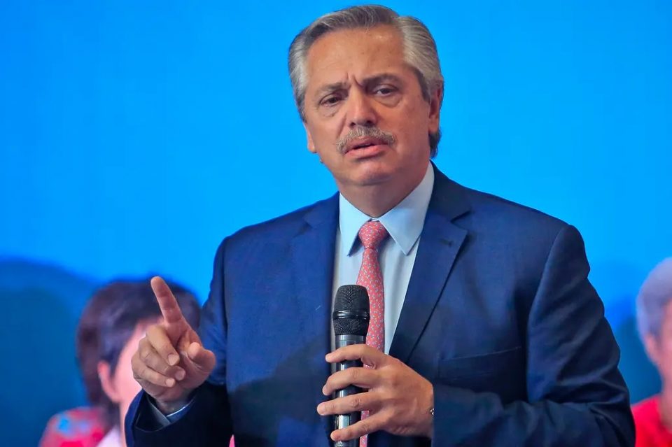 Alberto Fernández: “Me preocupa mucho el idiota que circula con fiebre”
