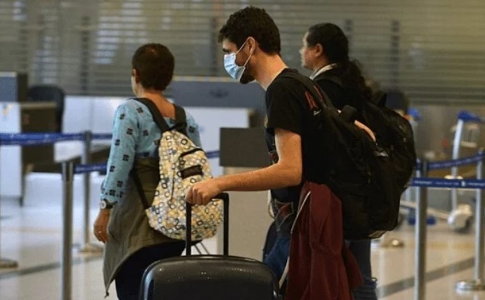 Pondrán en cuarentena a los pasajeros que viajaron con el hombre enfermo de coronavirus