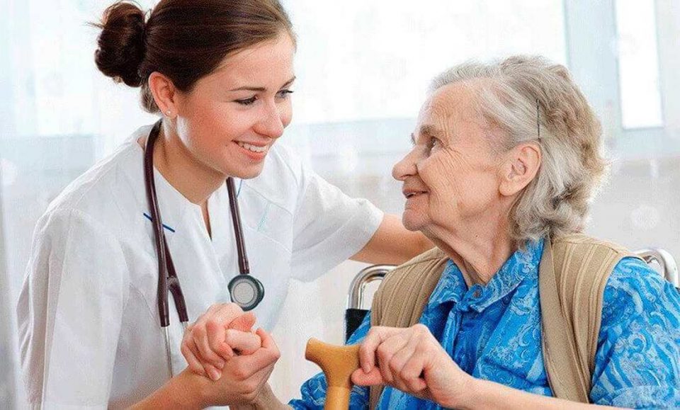 Coronavirus: puede afectar hasta un 20% el corazón de los mayores de 70 años
