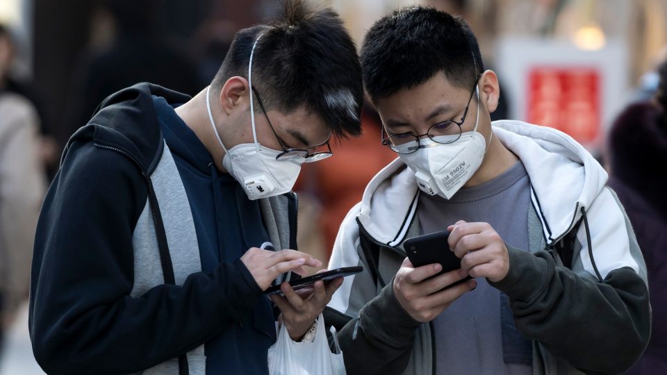 Coronavirus: cómo desinfectar completamente el celular