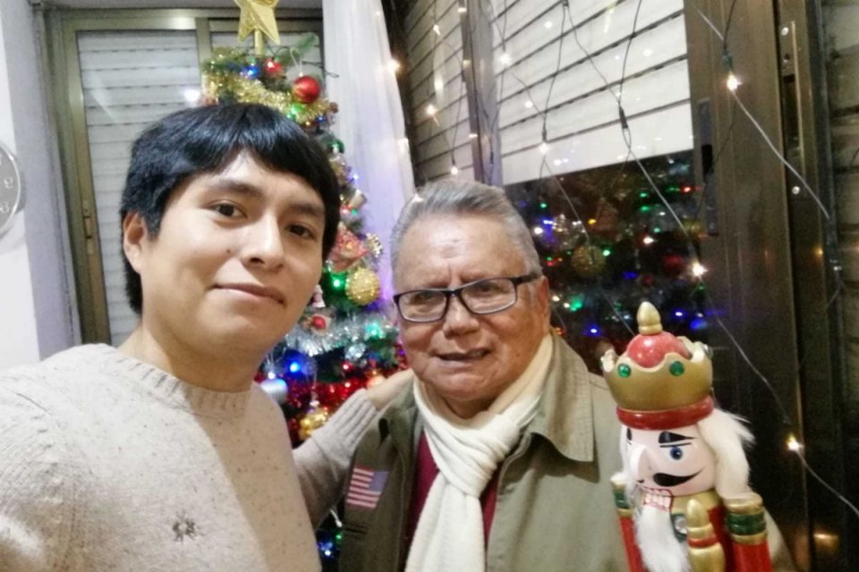 Coronavirus: el estremecedor relato de un joven que permaneció 15 horas con el cadáver de su padre