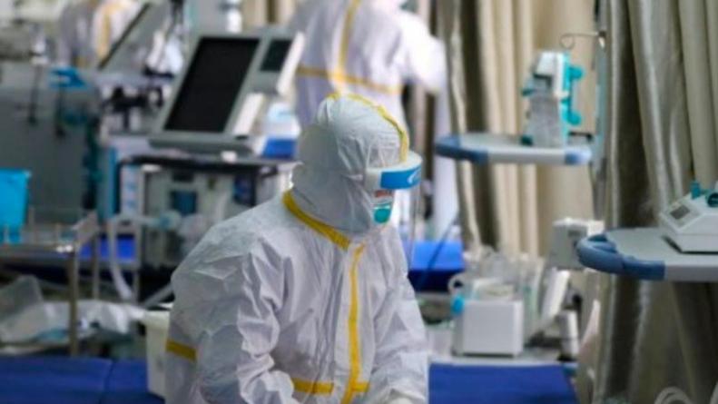 Coronavirus: descubrieron a un hombre que se hizo pasar por médico para “salvar” a su pareja