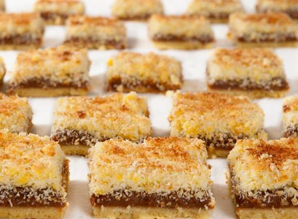 Cuadraditos de coco y dulce de leche, ideales para disfrutar en la merienda