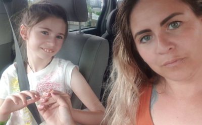 Una niña fue mordida y arañada en el colegio por ser dicapacitada y su madre filmó un estremecedor video