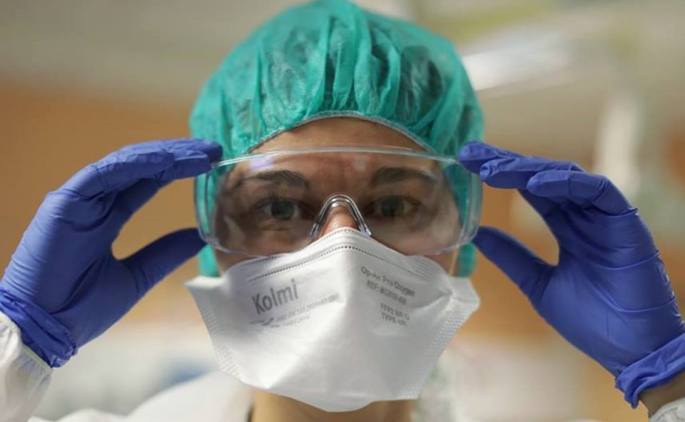 Coronavirus: expertos revelaron que los guantes no detienen la propagación del virus