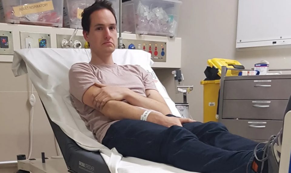 Se insertó imanes en la nariz intentando inventar un dispositivo contra el coronavirus y terminó en el hospital