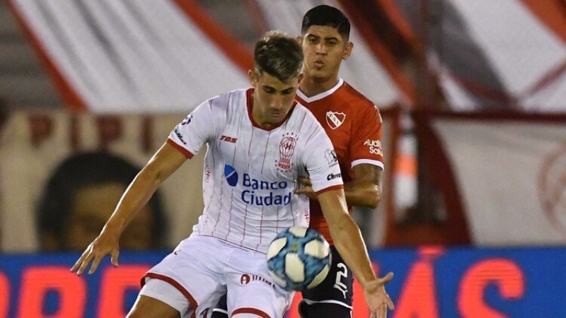 En duelo de necesitados, Huracán venció a Independiente y dejó atrás su racha negativa