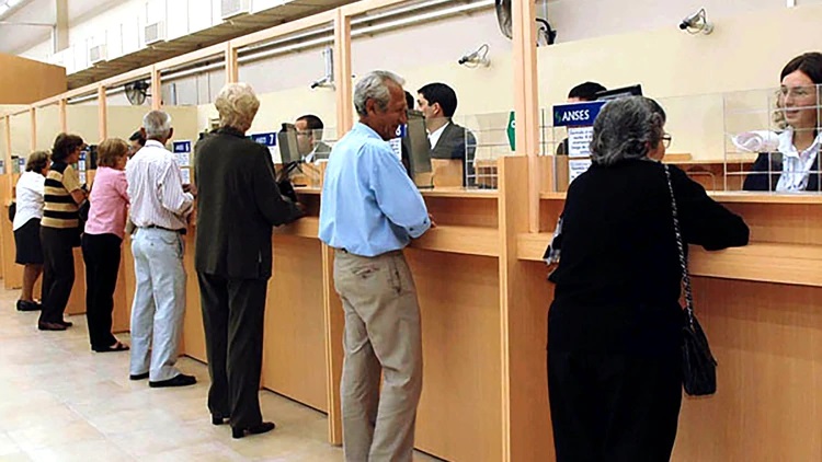 Anses: cuál es la fecha límite para que los jubilados habiliten los descuentos en sus haberes