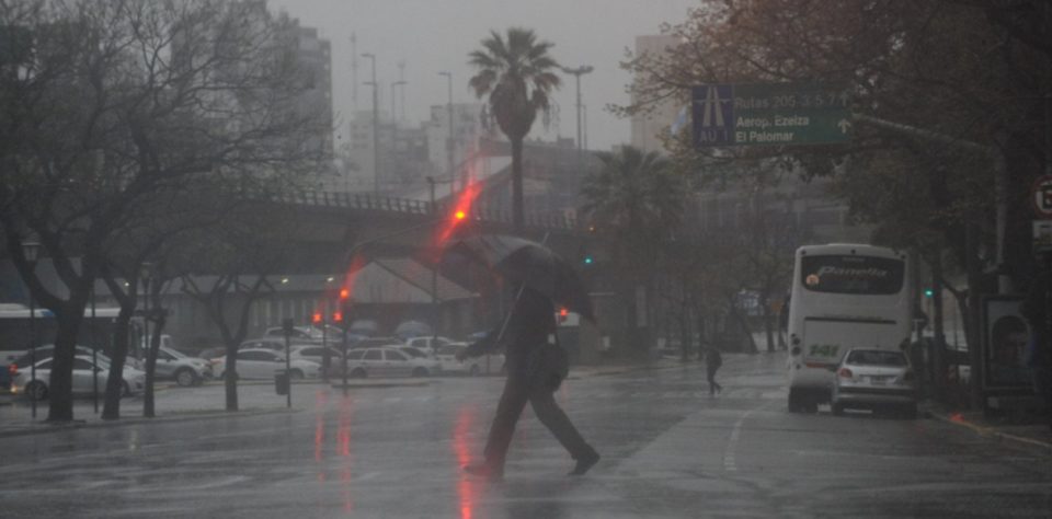 Alerta en Buenos Aires por tormentas fuertes y posible caída de granizo