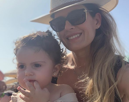 Isabel Macedo y la foto más dulce de su hija: “1 año y 10 meses de mi bebita preciosa”
