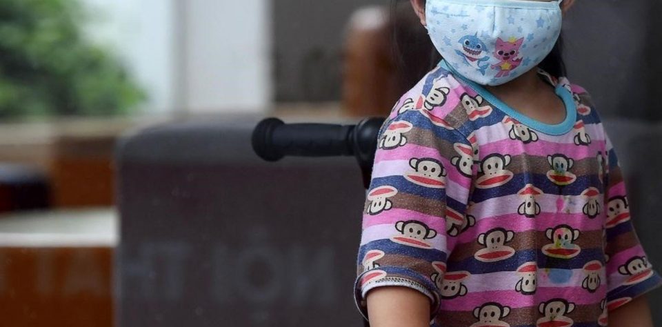 Una niña de cuatro años pasó 16 horas junto al cuerpo de su madre fallecida por coronavirus
