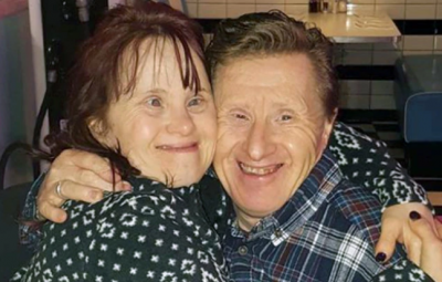 Una pareja con Síndrome de Down celebra 25 años de casados