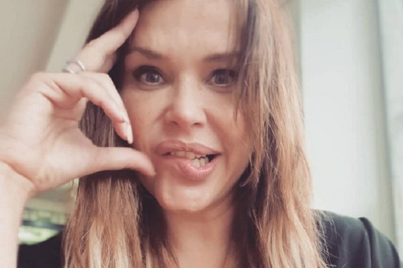 Nazarena Vélez posó desnuda dentro de la pileta: “Siempre al límite”