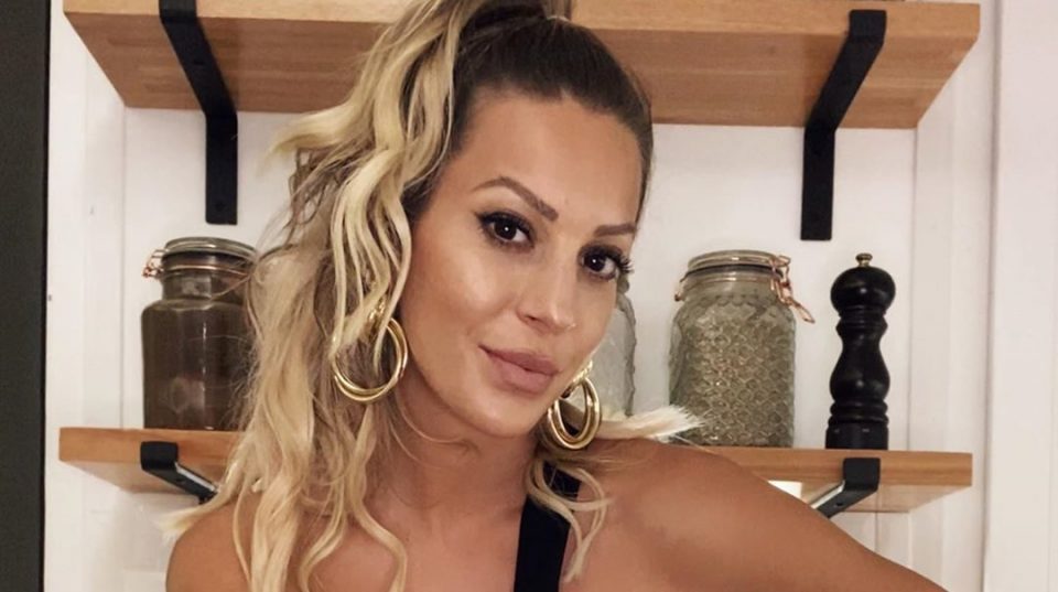Noelia Marzol jugó al límite de la censura en Instagram: bucaneras rojas, bombacha y crop top