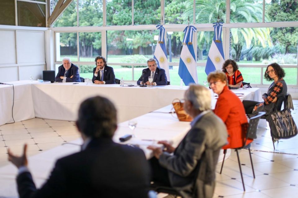 Alberto Fernández se reunió con expertos para definir la próxima fase de la cuarentena