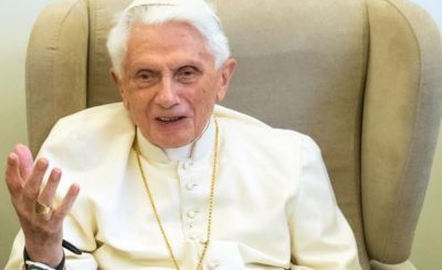 Benedicto XVI comparó la homosexualidad con el “anticristo” y denunció que quieren silenciarlo