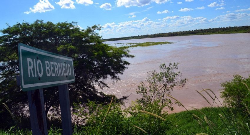 Coronavirus: cruzó nadando el río para cobrar los .000 del IFE en Formosa