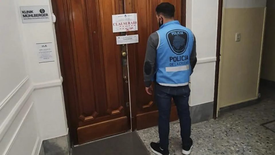 “Es un carnicero”, la fuerte denuncia de un recepcionista del doctor Rubén Mühlberger
