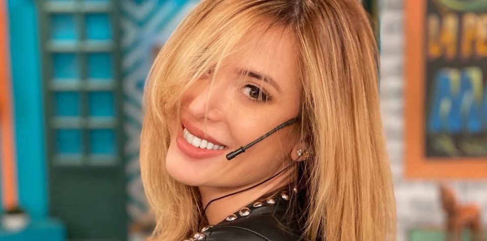 El look de Jesica Cirio después de entrenar: sweater a medias y ropa interior
