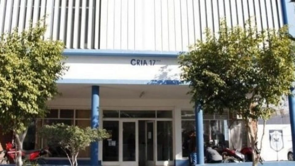 Encontró a su bebé ahogado en un balde tras salir a colgar la ropa