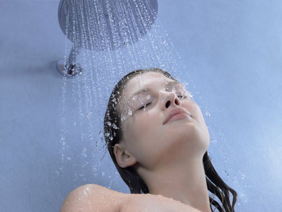 Un estudio reveló que la restricción sensorial de la ducha genera creatividad