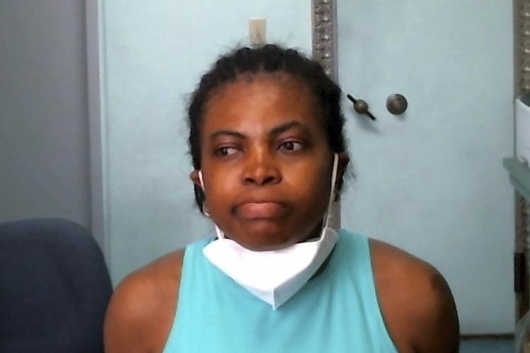 Una mujer parió en el inodoro del trabajo y dejó que el bebé se ahogue