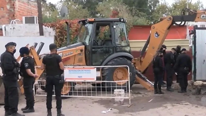 Macabro hallazgo: obreros encontraron un feto cuando realizaban una excavación en la vereda