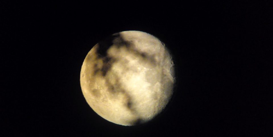Develaron por qué la Luna desapareció una noche del siglo XII