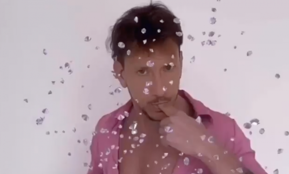 Nicolás Vázquez se animó a bailar el nuevo tema de Lali Espósito en tanga: “Acá estoy”