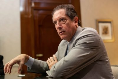 El Banco Central analiza aliviar las restricciones cambiarias tras un acuerdo con los bonistas