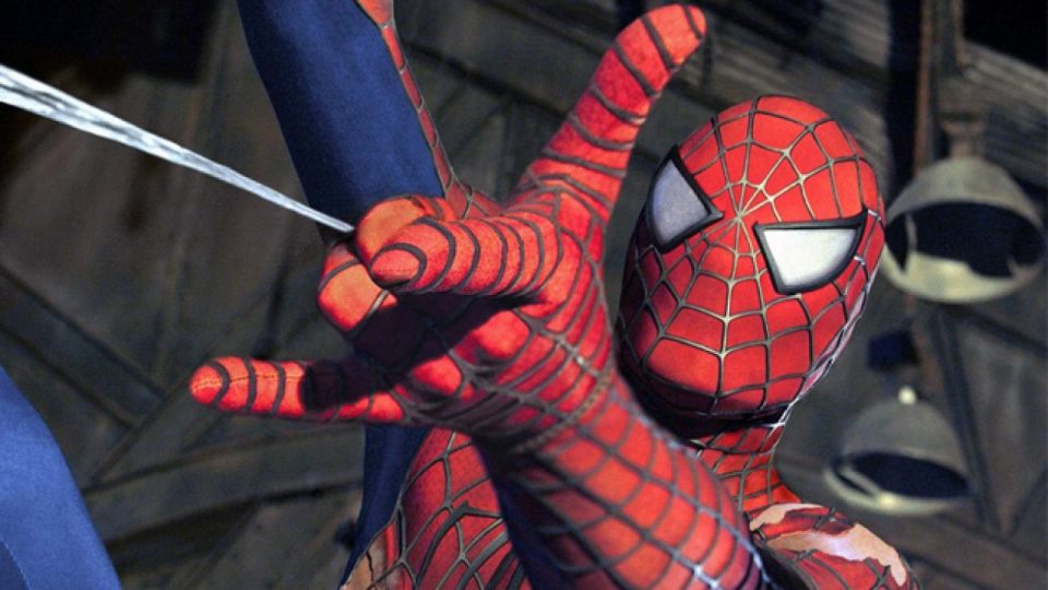 Diseñan un dispenser de alcohol al estilo “Spider-Man”
