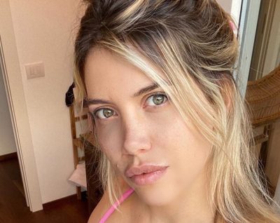 Wanda Nara publicó una foto (súper sensual) que incendió las redes: “¿Rubia o morocha?”