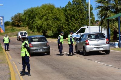 Coronavirus: violó la cuarentena, lo paró un control sanitario y encontraron a una joven de 18 años adentro del baúl