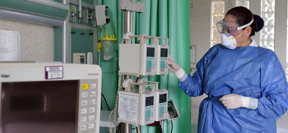 Insólito: un paciente con coronavirus se escapó del hospital para comprar un cargador de celular
