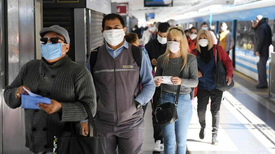 Aseguran que la pandemia podría desaparecer hacia junio y volver a repetirse dentro de diez años