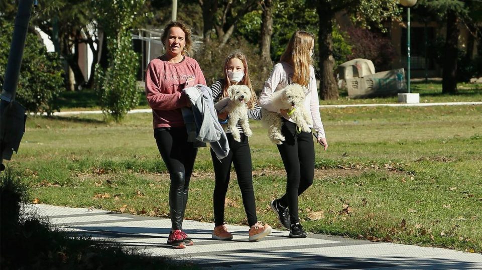 Cuarentena: los hijos de padres separados podrán cambiar de casa una vez por semana