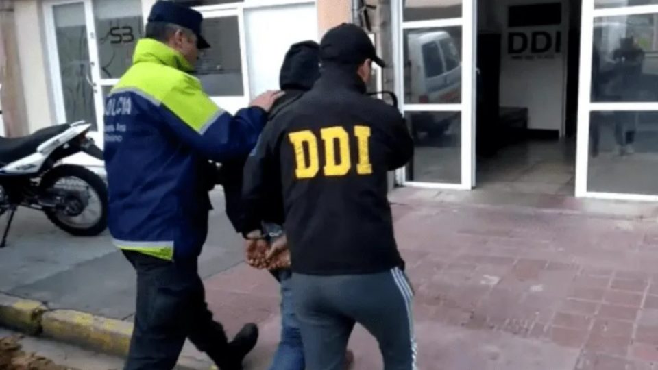 Descubrió que su pareja violó a su hija durante dos años luego de llevarla al hospital