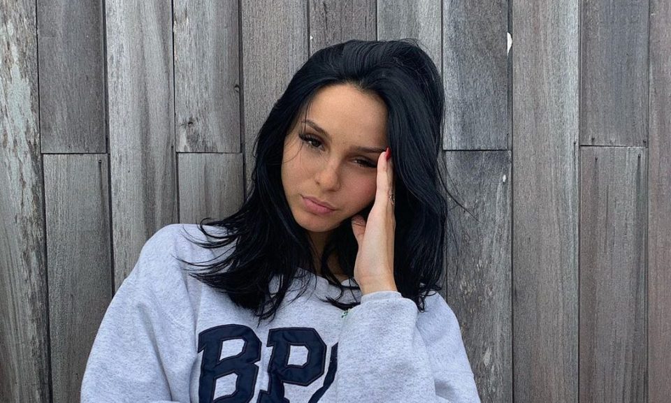 Juanita Tinelli cautivó con su mirada penetrante y su look “black total”