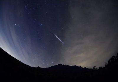 Una lluvia de estrellas inundará el cielo en mayo: cuándo se podrá ver el fenómeno astronómico