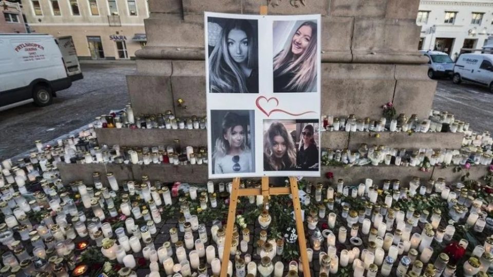 Decapitó a su pareja de 17 años y guardó su cabeza envuelta con papel de aluminio