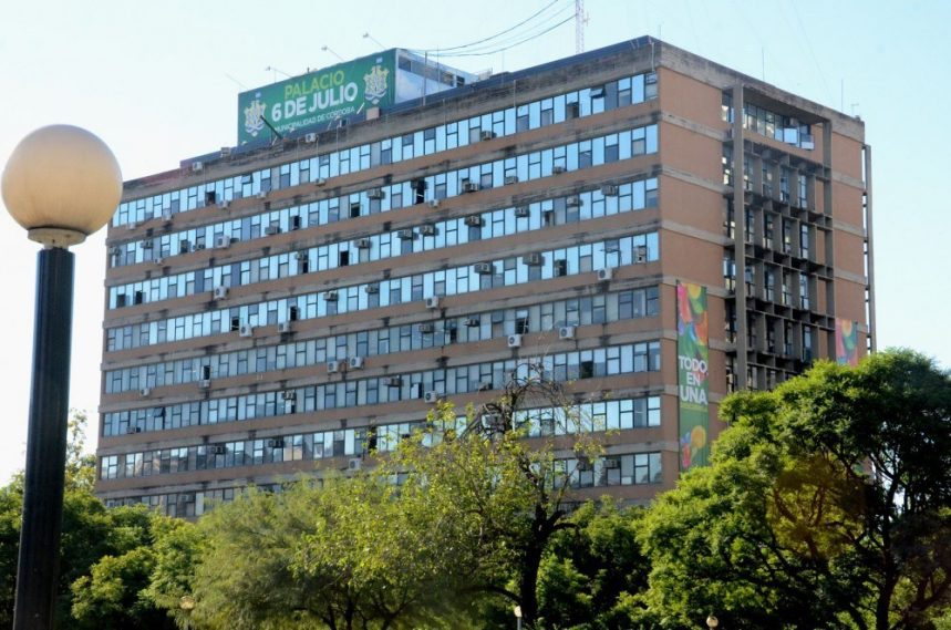 Municipales trabajan a reglamento mientras la justicia imputaría a los que protestaron el viernes