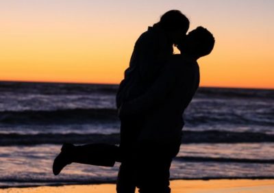 Rompieron la cuarentena, tuvieron sexo a orillas del río y los escracharon en las redes