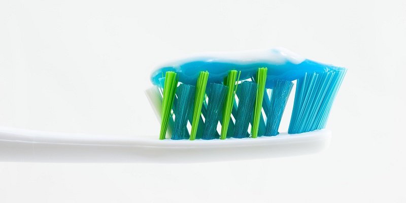 10 formas de usar la pasta de dientes para limpiar tu hogar